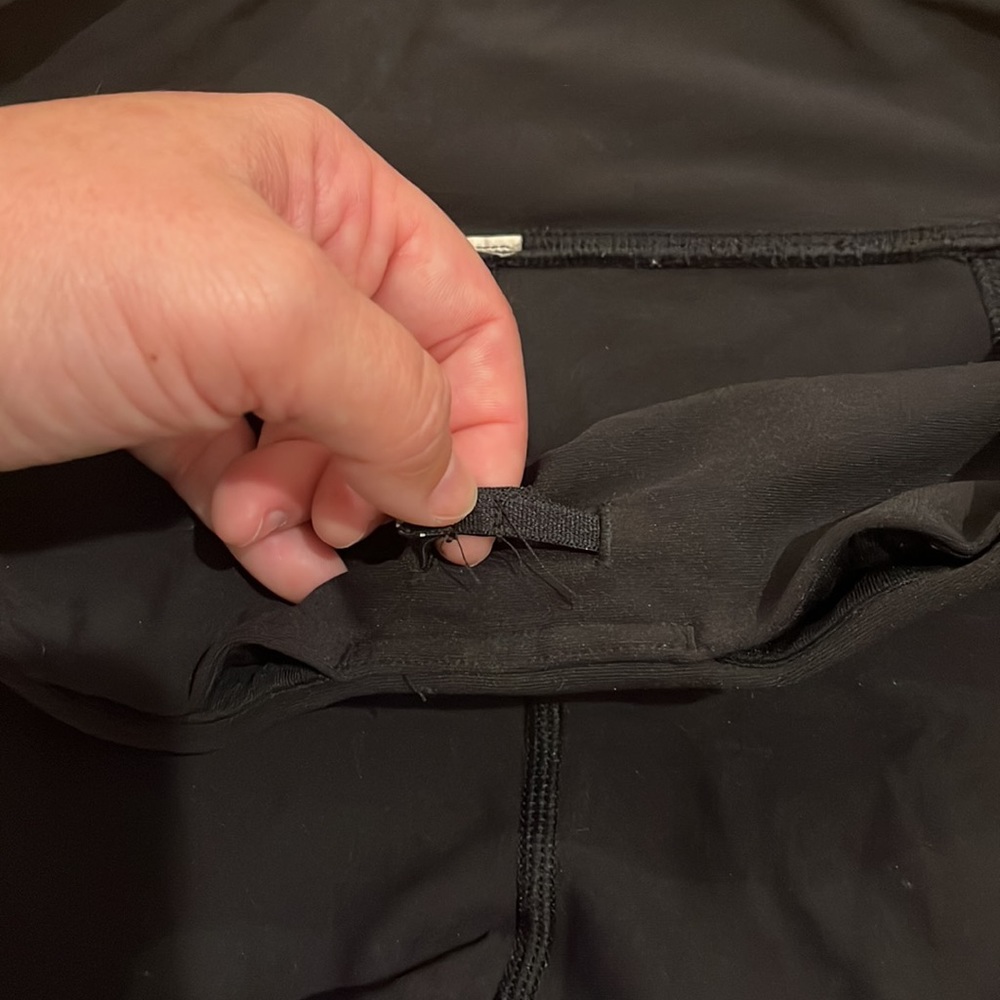 Lululemon Scalloped Hem Leggings - Picture 8 of 8